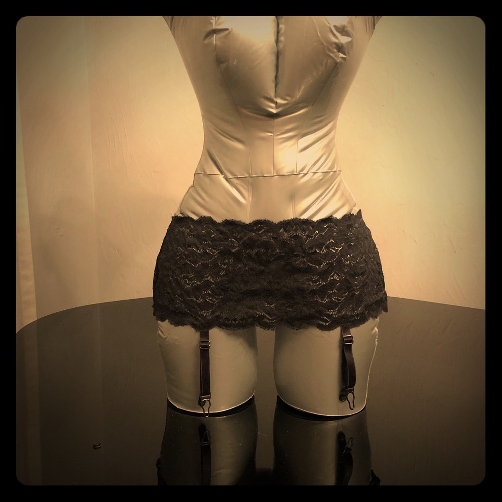 Sexy Lace garter belt.   L/XL
